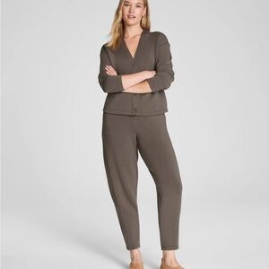 SPANX Women's AirEssentials Barrel Leg Pant | Mineral
Regular / Medium